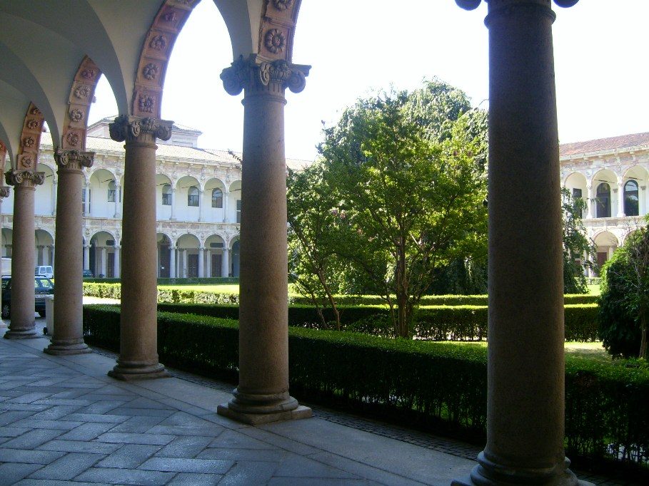 Cortile%20Crociera%201%2C%20Ca%27%20Granda%2C%20Milan%2C%20Italy.JPG